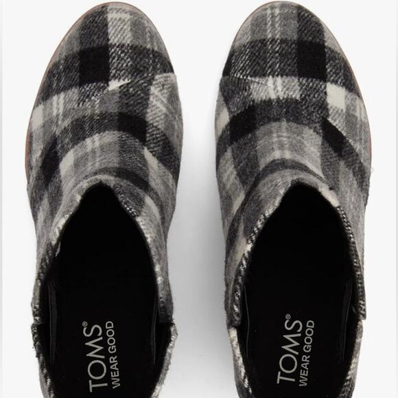 NEW TOMS CLARE BOOTS Flannel Plaid Ankle Booties Black Gray Sz 8 - Picture 7 of 12